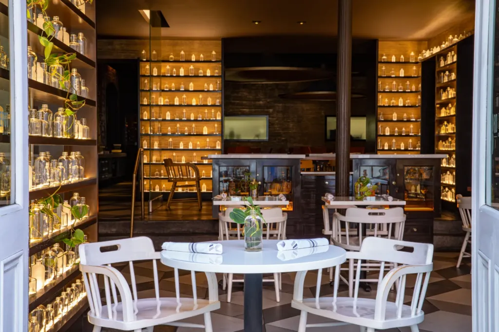 Elegant Restaurant Interior with Warm, Inviting Ambiance